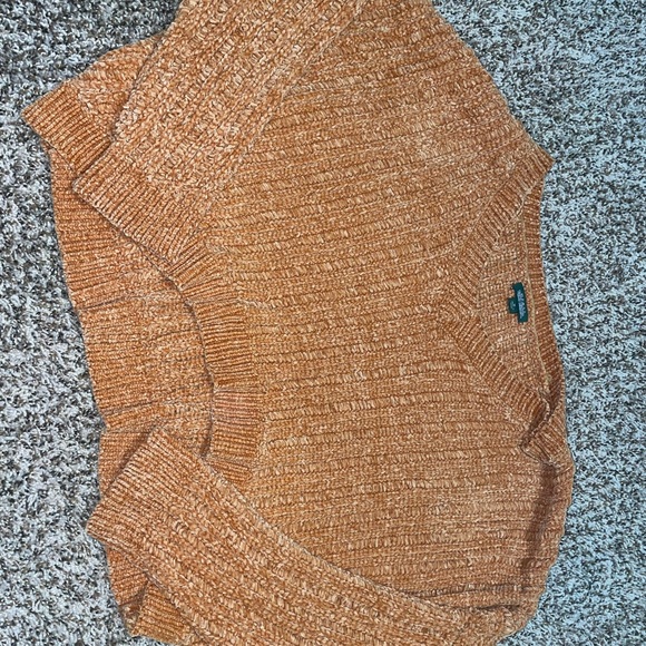 Cropped Sweater - Picture 3 of 3